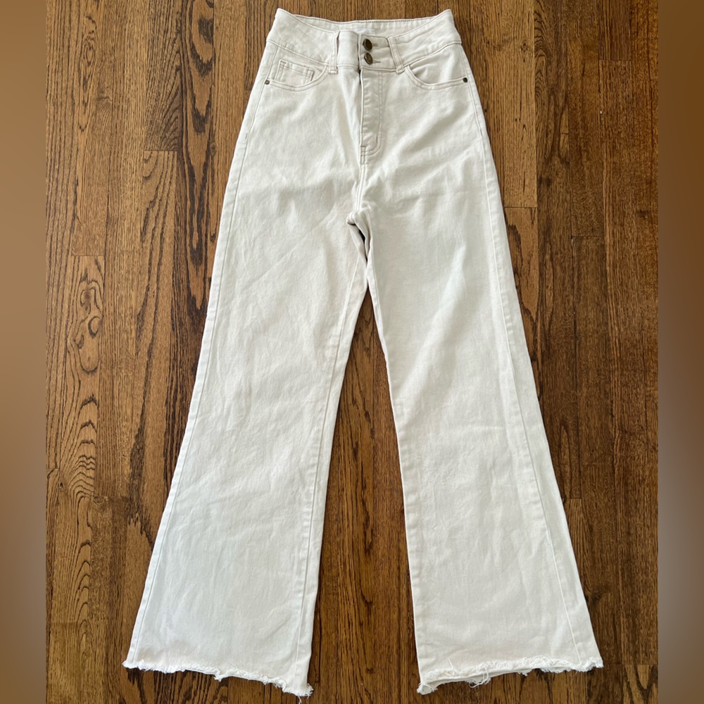 Stylish Women's Cream Straight Flare Jeans